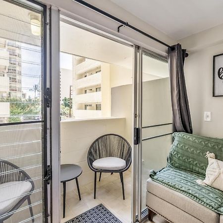 Bright & Cozy Condo Unit With Balcony! Χονολουλού Εξωτερικό φωτογραφία