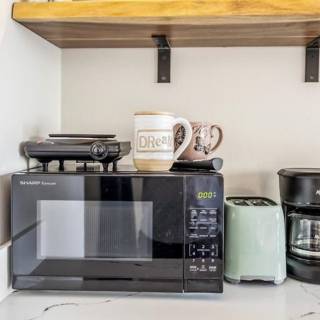Bright & Cozy Condo Unit With Balcony! Χονολουλού Εξωτερικό φωτογραφία