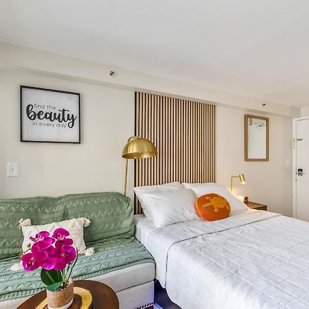 Bright & Cozy Condo Unit With Balcony! Χονολουλού Εξωτερικό φωτογραφία