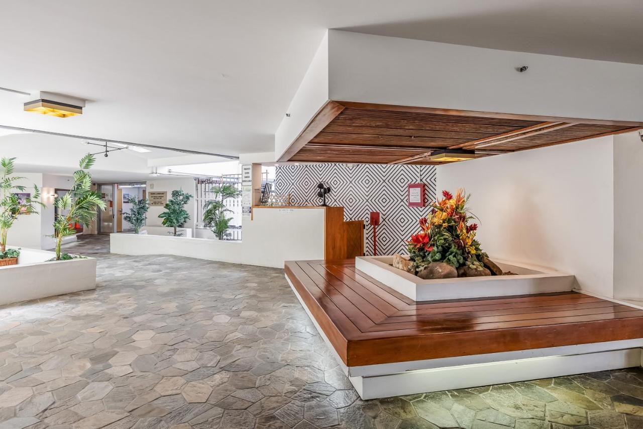 Bright & Cozy Condo Unit With Balcony! Χονολουλού Εξωτερικό φωτογραφία