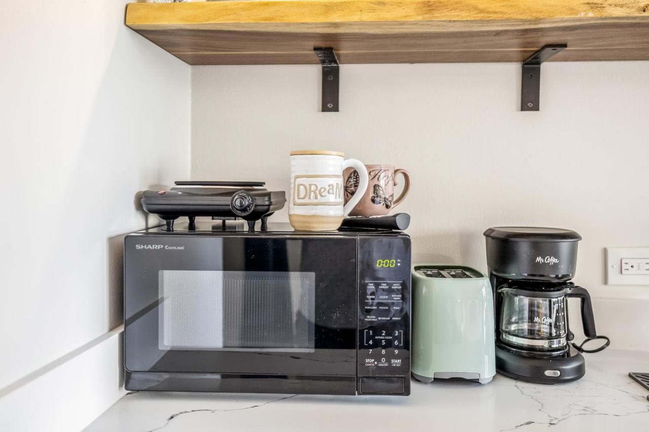 Bright & Cozy Condo Unit With Balcony! Χονολουλού Εξωτερικό φωτογραφία