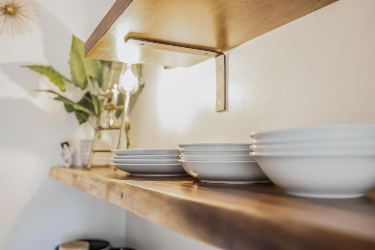 Bright & Cozy Condo Unit With Balcony! Χονολουλού Εξωτερικό φωτογραφία