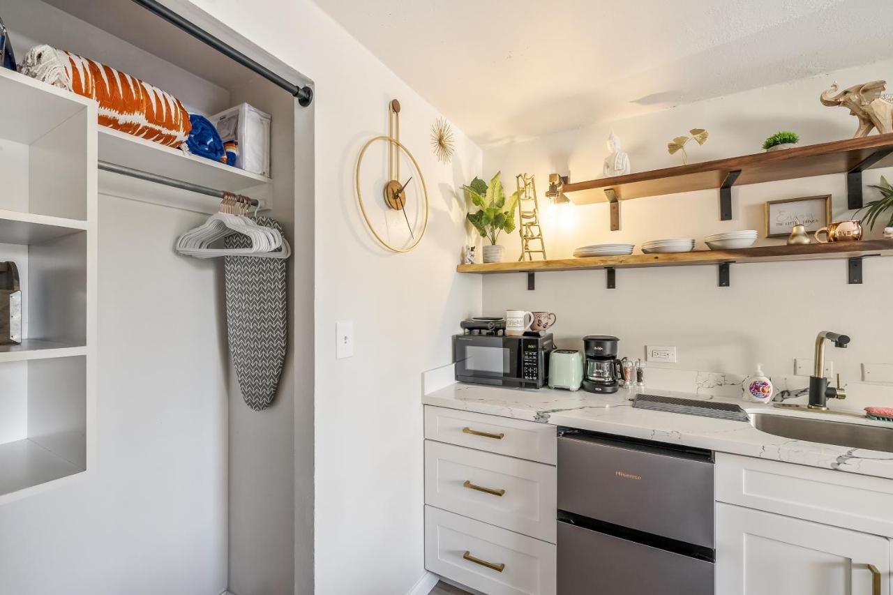 Bright & Cozy Condo Unit With Balcony! Χονολουλού Εξωτερικό φωτογραφία