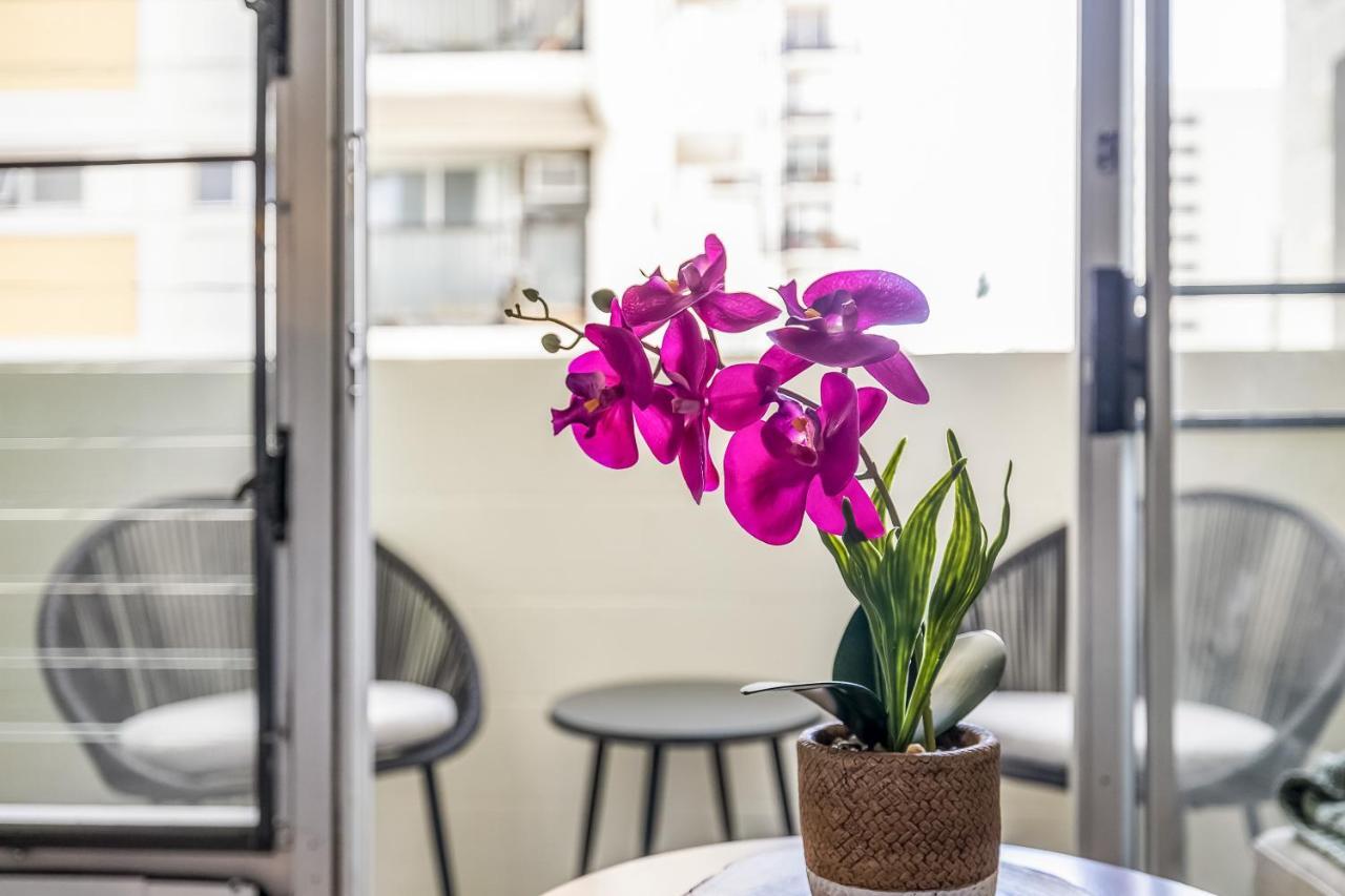 Bright & Cozy Condo Unit With Balcony! Χονολουλού Εξωτερικό φωτογραφία