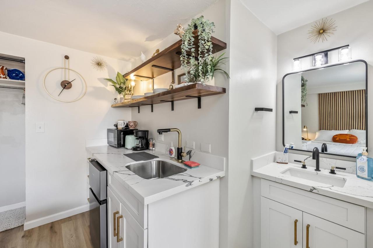 Bright & Cozy Condo Unit With Balcony! Χονολουλού Εξωτερικό φωτογραφία