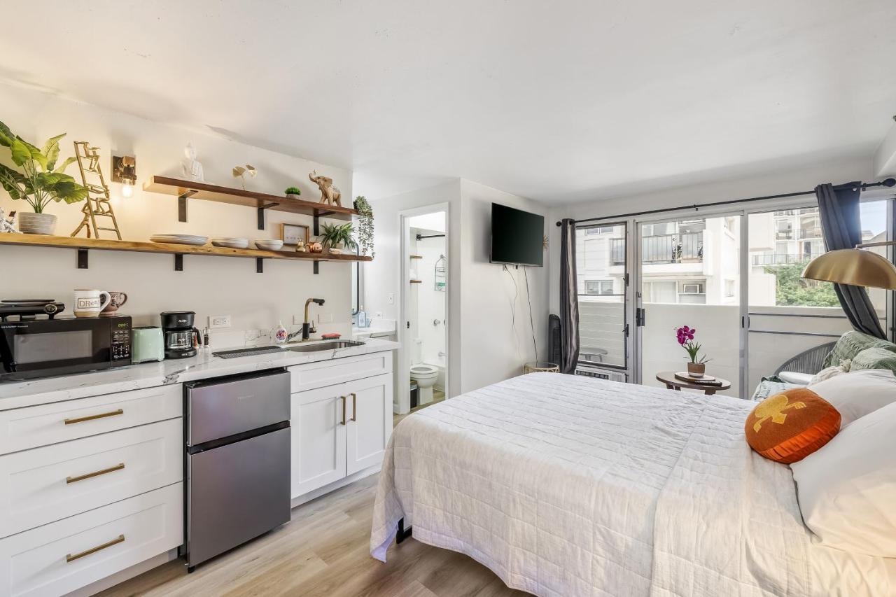 Bright & Cozy Condo Unit With Balcony! Χονολουλού Εξωτερικό φωτογραφία