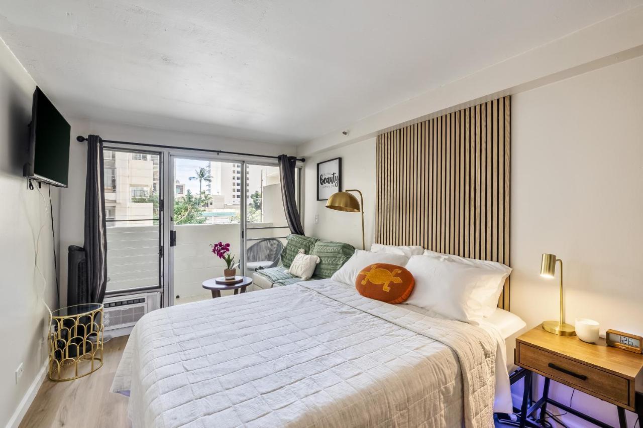Bright & Cozy Condo Unit With Balcony! Χονολουλού Εξωτερικό φωτογραφία