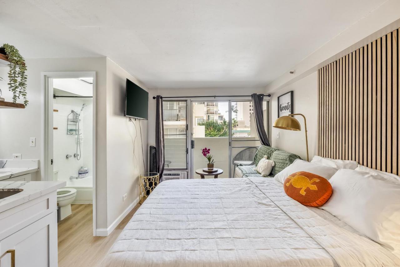 Bright & Cozy Condo Unit With Balcony! Χονολουλού Εξωτερικό φωτογραφία